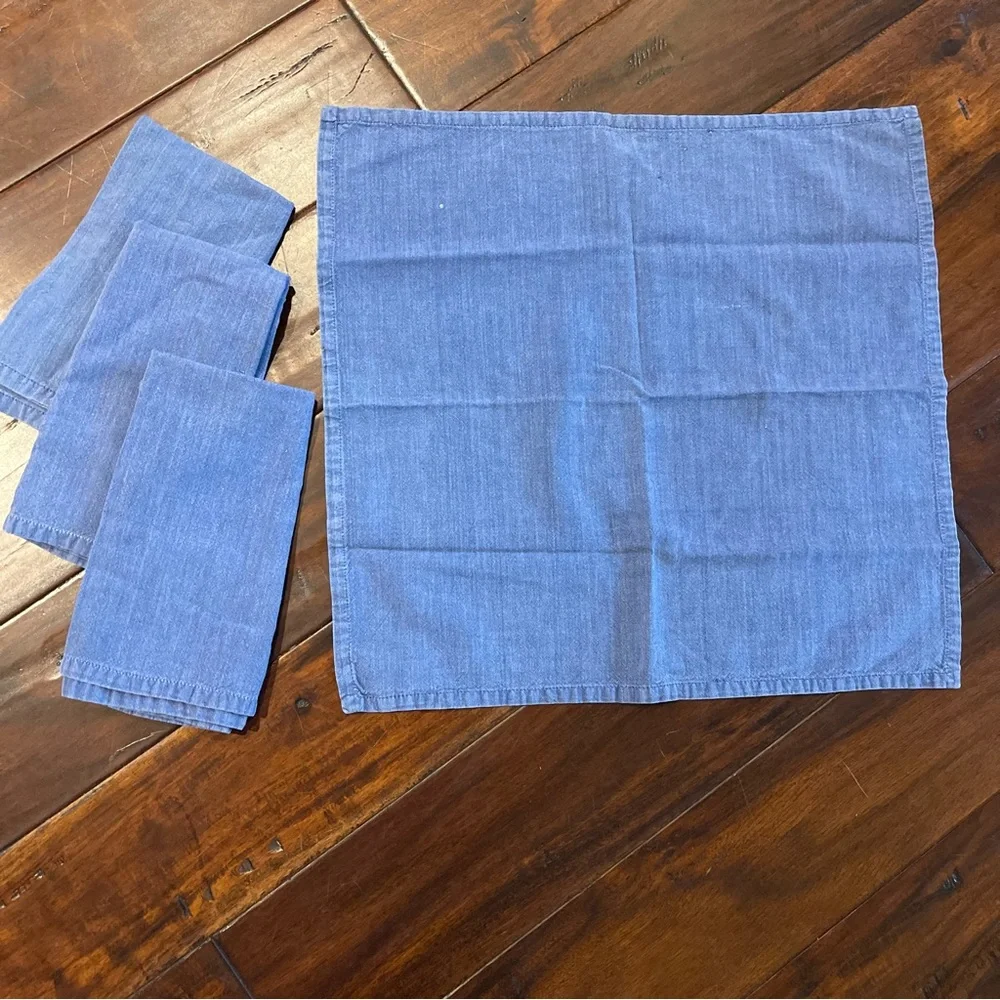 Crate & Barrel blue cloth napkins 4